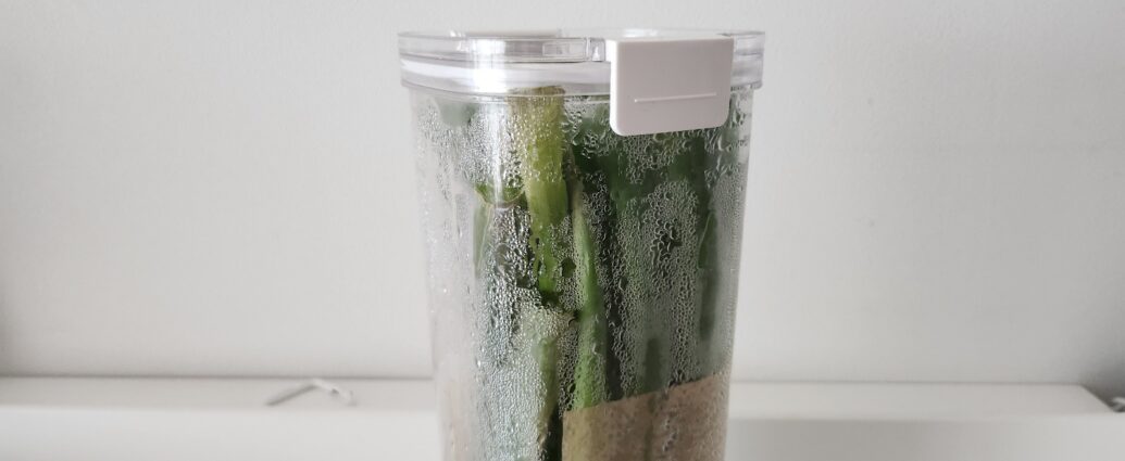 진공용기에 물기가 생긴 모습