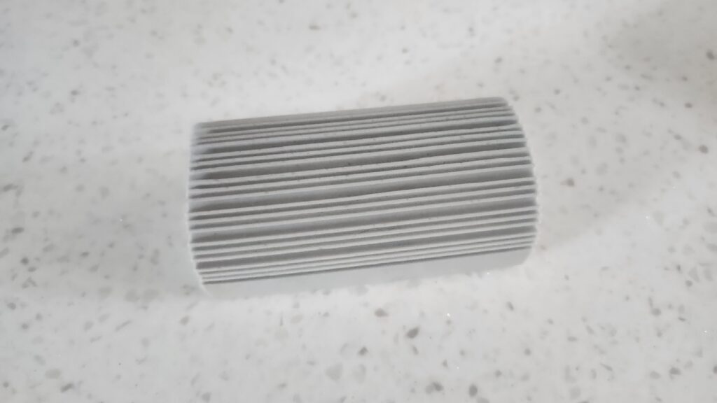 욕실청소 시 타일과 바닥 물기 제거용으로 사용하는 고흡수 스펀지